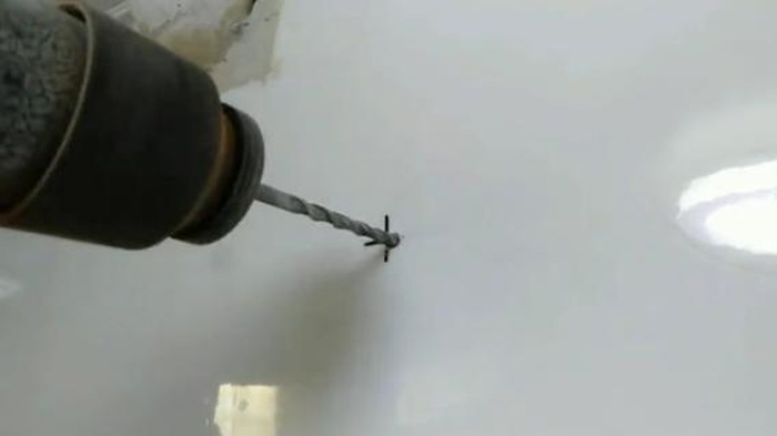 墙上瓷砖打孔视频(墙上瓷砖打孔视频大全)